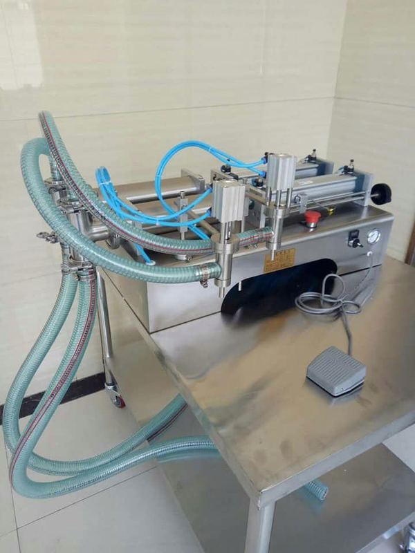 آلة تعبئة السوائل الهوائية ذات الفوهات المزدوجة لتعبئة الشامبو والزيت والمواد الكيميائية G1WY-2Y-500