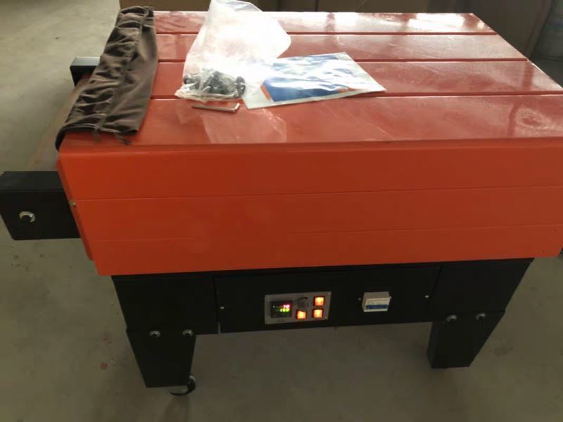 BS4525 آلة تغليف تتقلص من خلال الحرارة النفاثة لتعبئة الأغذية والمشروبات والسلع الوحيدة الأخرى