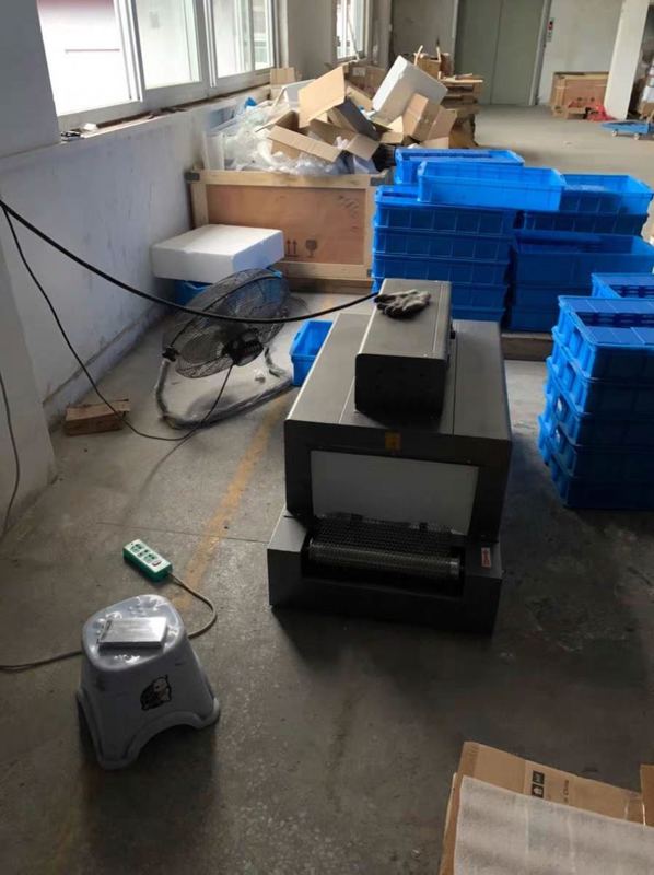 آلة تغليف وقطع الانكماش الحراري للأغشية البلاستيكية الصغيرة للبيع الساخن للزجاجات/الصناديق سهلة التشغيل