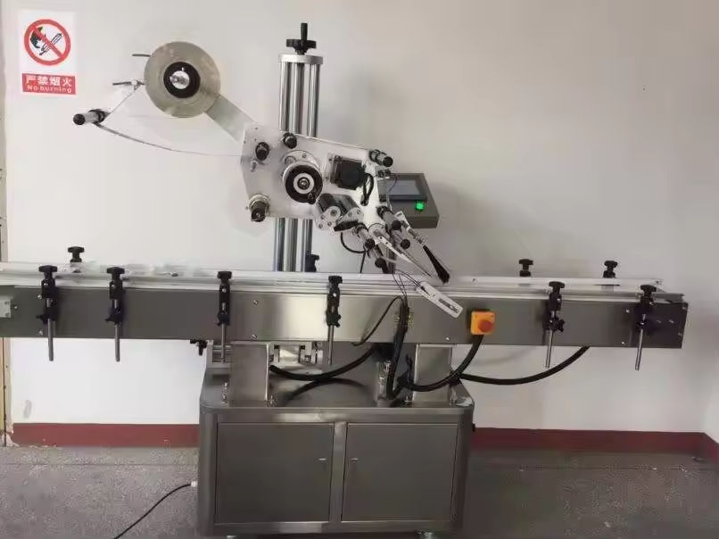 مبيعات ساخنة نصف تلقائية صغيرة قنينة زجاجة ملء و غطاء آلة زجاج الزجاجة الجرة الفراغ غطاء آلة