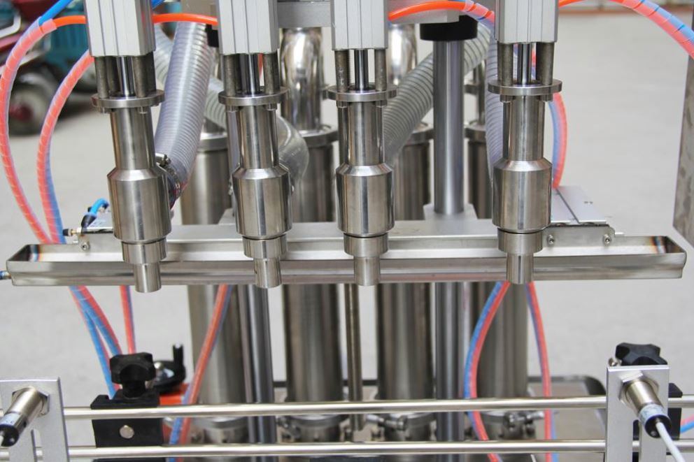 نبيذ كامل / مشروبات / فودكا / ويسكي / إنتاج الكحول مصنع آلة ملء / خط تعبئة